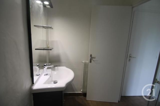 Afficher la photo en grand Appartement F2 à louer - 2 pièces - 48.78 m2 - GANNAT - 03 - AUVERGNE - Century 21 Agence Girard