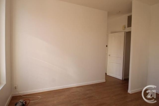 Afficher la photo en grand Appartement F2 à louer - 2 pièces - 48.78 m2 - GANNAT - 03 - AUVERGNE - Century 21 Agence Girard
