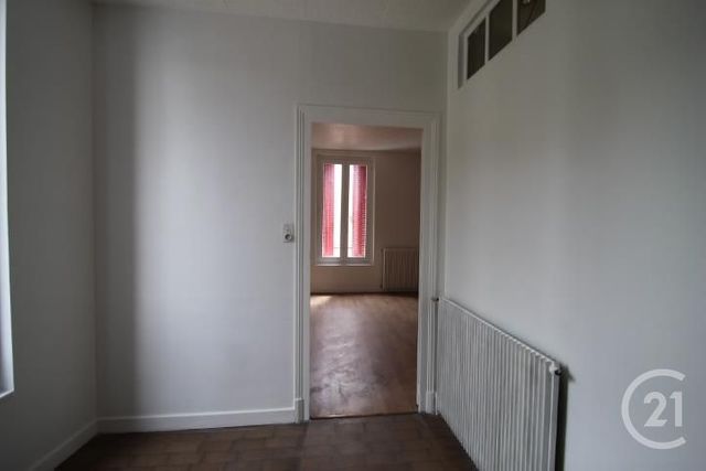 Afficher la photo en grand Appartement F2 à louer - 2 pièces - 48.78 m2 - GANNAT - 03 - AUVERGNE - Century 21 Agence Girard