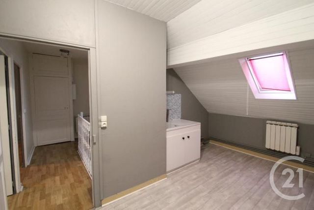 Afficher la photo en grand Appartement F2 à louer - 2 pièces - 44.0 m2 - GANNAT - 03 - AUVERGNE - Century 21 Agence Girard
