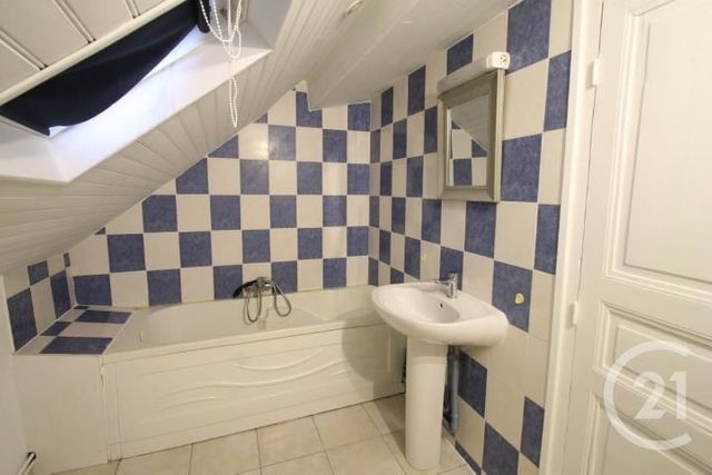 Afficher la photo en grand Appartement F2 à louer - 2 pièces - 44.0 m2 - GANNAT - 03 - AUVERGNE - Century 21 Agence Girard