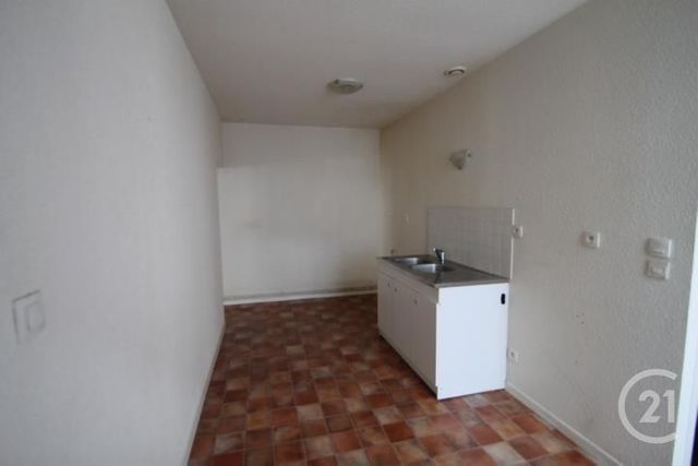 Afficher la photo en grand appartement à louer - 3 pièces - 77.27 m2 - GANNAT - 03 - AUVERGNE - Century 21 Agence Girard