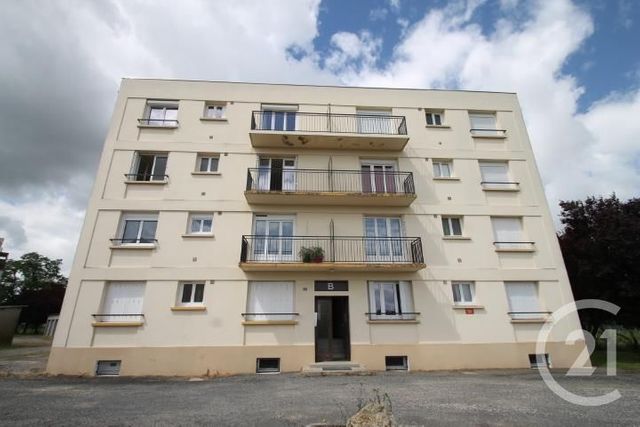 Appartement F4 à vendre - 5 pièces - 81.0 m2 - GANNAT - 03 - AUVERGNE - Century 21 Agence Girard