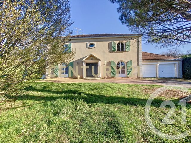 maison à vendre - 8 pièces - 230.74 m2 - GANNAT - 03 - AUVERGNE - Century 21 Agence Girard